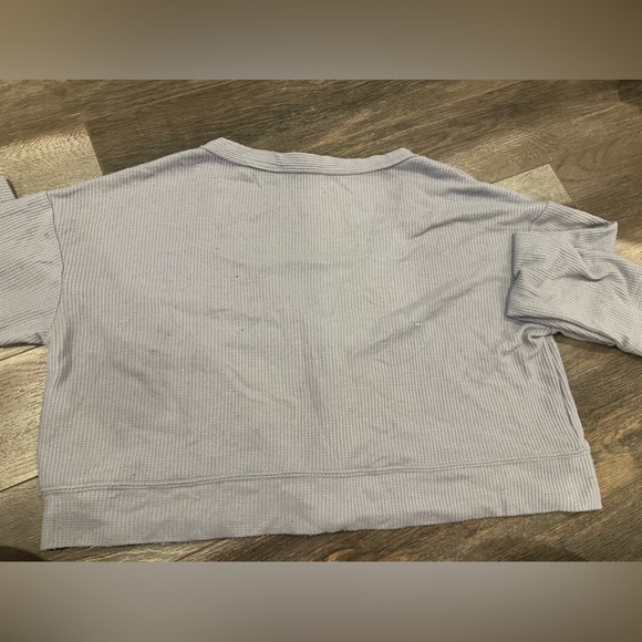 Buttoned Cropped Sweater - Picture 3 of 3